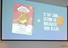 Met de aankoop van elk pak Farm Brothers biologische koekjes redt de consument een stukje (12cm2) verarmde landbouwgrond in Flevoland, en maakt dit hiermee voor altijd biologisch.