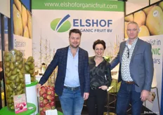 Robert, Nathalie en Casper van Elshof Organic Fruit. Hadden onder andere het eigen merk Belle Bio op de stand staan.