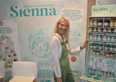 Aurélie D'Hulst van Sienna & friends. Zijn sinds november op de markt met gezonde voeding voor kleine kinderen vanaf zes maanden. Hebben als missie om kinderen vanaf jonge leeftijd de belangrijke voordelen mee te geven van gezonde voeding.