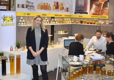 Eveling was de hostess voor Bijenhof. Hebben verschillende soorten biologische producten gebaseerd op honing. 