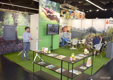 De stand van Palma Organica. Produceren palm olie, voornamelijk uit Sierra Leone.