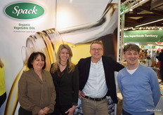Jenny van der Graaf, Marieke Klijn, Robert van Wijk en Jan-Willem Smitshoek van Spack. Ervaren de beurs als positief, en merken ook dat de vraag naar bio olie stijgt en er meer vraag vanuit de retail komt. 