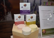 Er zijn drie varianten: Bergamot & Bijenwas, Jasmijn& Propilis en Jojoba & Honing.