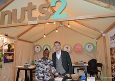 Ook Nuts2 debuteerde op de BIOFACH. Carmen Francisco en Laurent de Ruiter vertelden dat Nuts2 graag impact wil hebben met de noten. Laurent: "Vandaar dat we de producten lokaal verwerken, hiermee creëren we werkgelegenheid. Nuts2 heeft een fabriek in Burkina Faso en in Benin."