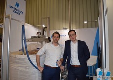 Debutant Masterpack Group liet zien hoe ze big bags vacuum verpakken. De vijfde generatie staat aan het roer, zo gaf Raimon Hoogboom aan. Links naast hem Sander Wiegers. Raimon: "We zijn vereerd dat we op de BIOFACH kunnen staan, dit is goed voor de Masterpack Group." 