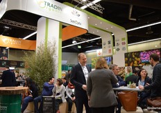 Bij Rafal Taciak kon men terecht voor meer informatie over de cacaoverwerkingsfabriek Crown of Holland.