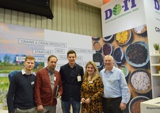 Namens DO-IT poseren Dexter Geertman, Jurgen Meijer, Aart-Jan Knauff, Emma Hulsmans en Keith Warnock. 