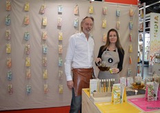 Ook Dutch Harvest hemp tea debuteerde op de beurs en de hennepthee kon op veel belangstelling rekenen, vertelde Esther Molenwijk. Naast haar staat Ernie van Dalen. Esther: "Onze eerste deelname bevalt onwijs goed. Er is interesse voor onze hennepthee vanuit de gekste hoeken van de wereld. De meeste proevers zijn positief verrast over de smaak."