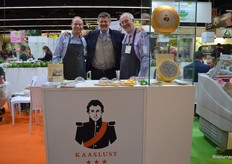 Kaaslust vond de eerste deelname voor herhaling vatbaar en was er dus weer bij. Op de foto: André Craens, Mark van Hunnik en Jan Craens. André: "Dit is de ideale plek om al onze klanten weer even te zien. We hebben een nieuwe blauwe kaas bij, genaamd Bunker Blauw/Keller Blau."