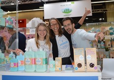 Bij Seepje merken ze dat steeds meer mensen de producten inmiddels herkennen. Op de foto: Gwendolyn Behnke, Sanne Schouten en Jasper Gabriëlse.