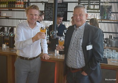 Roger Holterman van Mercuri Urval en Piet Baars van De Buizerd-pluimvee. 