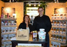 Astrid van den Berg en Arjon Groeneveld van De Notenshop.