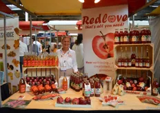 Sonja van Gerwen presenteerde namens fruitbedrijf J.C. Merkens Fruit de producten die gemaakt zijn van de Red Love appel. 