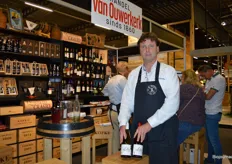 Bij Wijnhandel van Ouwerkerk vertelde Jorg de Wildt dat de By Lature wijn de best verkochte wijn uit hun hele aanbod is. 
