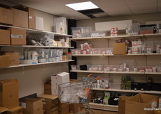 In de nieuwe indeling is er meer ruimte gecreëerd voor de webshop. Dat komt goed van pas, want de webshop is in de afgelopen 10 jaar uitgegroeid tot een belangrijk onderdeel van het bedrijf. Er komen zelfs bestellingen uit België en Duitsland.