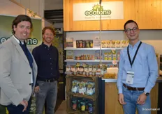 Emmanuel Verkerken, Erik Westeneng en Aster Schepens stonden namens Ecotone (Wessanen Benelux) op de beurs. Tussen hen in een kastje met de nieuwste producten, waaronder twee varianten Allos Veggie Paté, Isola Bio Proteine en De Rit Pea Snacks.