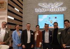 Het personeel van de Llombart Groep met 'Pater Familias' Juan Llombart (l) en zijn dochter Liliane Llombart (m).