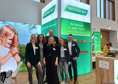 Het team van Westhof Bio uit Dithmarschen. Het groeiende bedrijf nam vorig jaar een moderne biologische vriezer in gebruik