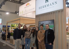 Het team van Herrmann Kräuter met directeur Thomas Herrmann (uiterst rechts). Het bedrijf uit Neuss is al vele jaren mede-exposant op de stand van Behr AG en Mecklenburger Ernte EO.