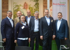 Het personeel van Reichenau-Gemüse eG met Managing Director Johannes Bliestle (2e van rechts) en Deputy Managing Director Christian Müller (3e van rechts).