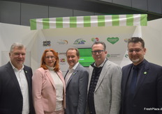 Het trotse bestuur van de BDF e.V.: Rolf Strobel (Frischezentrum Essen), Eliane Steinmeyer (Großmarkt Hamburg), Uwe Kluge (Duisburg Kontor), Thomas Lehmann (Märkte Stuttgart) en Jörn Böttcher (Großmarkt Hannover).