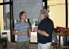 Jan Wicher Krol van Skal Biocontrole in gesprek met Eric Odenwald, directeur van Brouwerij De Leckere.