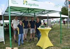 Het team van Agrifirm bijna compleet op de foto. Bijna, want Jasper Brinks staat er niet op. Wel hebben we hier Gratia Miedema, Henry Linthorst, Roelof Hoving, Marijn van Dongen en Arend Zeelenberg.