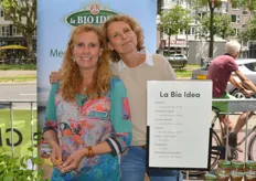 Dorinda Hoogerwaard en Annemiek Flantua lieten namens DO IT Organic de bezoekers kennismaken met allerlei producten van het merk la BIO IDEA.