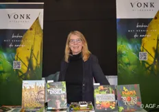 Uitgeverij Vonk, voorheen Uitgeverij Jan van Arkel, heeft een nieuw jasje gekregen. Met trots presenteerde Heleen Gierveld de nieuwe huisstijl en natuurlijk een aantal boeken uit het assortiment. 