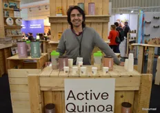 Juan Carro met de Active Quinoa-producten van Naturalcos. Nieuw is de zogenaamde 'Active Meal', een maaltijdvervanger.