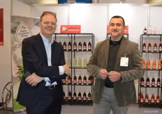 Bij Dutch Cranberry Group: Gor Khorenyan (rechts) in gesprek met Mark van den Hoogeband (van YellowApple Recruitment).