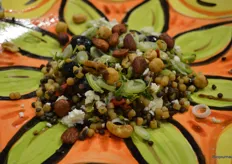 Met een klein deel van de producten van GreenAge maakte Sascha deze Fregola-salade (parelcouscous) in Marrokaanse stijl.