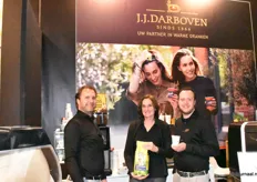Marco Elders, Nathan van den Bosch en Mariët ter Veld met de Cafe Intencion koffie van JJ Darboven