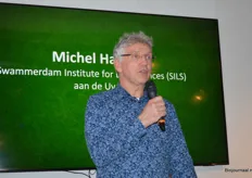 Hoofdspreker Michel Haring, Plantenfysioloog en directeur van het Swammerdam Institute for Life Sciences (SILS), University of Amsterdam. Hij kreeg de vraag of hij heel eenvoudig kon uitleggen wat CRISPR-Cas inhoudt. "Het is niet eenvoduig, dus dat ga ik niet doen." 