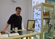 Frédéric Lefèvre van de Brusselse bio-bierbrouwerij 'drinkdrink!'. De Trottinette viel in de prijzen bij de uitreiking van de Eco & Organic Awards Iberia 2023. De biologische IPA werd uitgeroepen tot 'Best organic drink product'.
