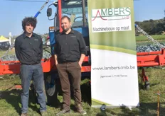 Joris (links) en Jan (rechts) Lambers bouwen machines op maat. "Voor de bio-teelt bouwen wij vooral kleine, lichte werktuigen. Veel machines zijn namelijk te groot voor de bio-landbouw."
