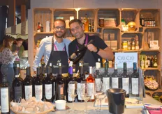 Mercato Italiano is een importeur van Italiaanse producten. Hier tonen ze onder andere hun bio-wijnen Ciù Ciù. Links: Pado Agostinelli, rechts: Sandro Morro.