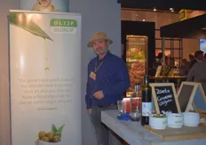 Gregor Christiaanse van Olijfbedrijf heeft biologische olijfolie, kappertjes, olijven en balsamico.
