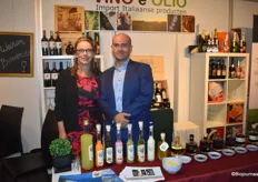 Marjan Looij en Manlio Velli importeren Italiaanse delicatessen, waaronder de biologische limoncello, balsamico, wijn en prosecco. 