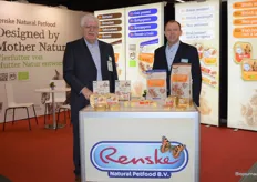 Jan van den Berg en Frank van Zutphen debuteerden met Renske Natural Petfood op de beurs. Jan: "We zoeken gespecialiseerde distributeurs die onze producten koesteren. Leuk om te melden is dat we ook lijnzaad importeren." 