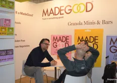 Andy van Ham vertelt in de stand van Riverside International over de nieuwste producten van MadeGood: Organic Soft Baked Mini Cookies.