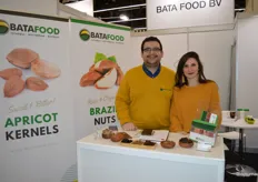 Bata Food heeft niet alleen een vestiging in Istanbul en Bahrein, maar ook in Rotterdam. Het bedrijf handel in gedroogd fruit en noten uit Turkije, zo vertelden Can Kücükbayram en Pelin Sengezer. 