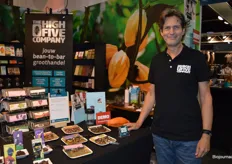 Dennis van Essen is oprichter en eigenaar van The High Five Company. Hij verhandelt meer dan 700 verschillende soorten chocolade. "Meerdere merken zijn helemaal biologisch." 