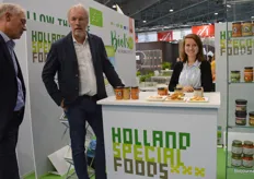 Dik Goorhuis en Desirée Roke van Holland Special Foods. Desirée: "Holland Special Foods doet al wel wat in Frankrijk, maar dit zouden we graag verder uit willen breiden."