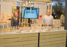 Karin van Agroposta en Pavle is de producent. Agroposta komt in 2020 uit met drie nieuwe smaken; citroen, vlierblousom en framboos. Beschikbaar in blikjes van 250ml. 
