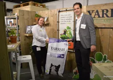 Elise Ziere en Daan van der Mooren presenteerden het nieuwste product van Yarrah: graanvrij voer voor gesteriliseerde katten. 