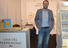 Gert-Jan De Groot liet in de stand van Euro Company proeven van het nieuwste product van Casa del Fermentino: Fermentino Camelia. "Dit product is zo puur als het maar kan, het is een 'brie style' fermentino." 