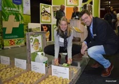 Jolanda Wijsmuller en Sander Uwland van Bayer. Zij waren te vinden in de stand van Geersing Potato Specialist. Jolanda: "We werken naar alle tevredenheid samen met Geersing in de ontwikkeling van robuuste aardappelrassen." 