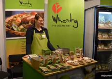 Carlijn Ros bakte bij Wheaty seitan vegan burgers en vegan bacon. 