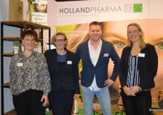 Bij Holland Pharma krijgen ze elk jaar inspiratie voor nieuwe producten op de Bio-beurs. Op de foto: Jacquelien Baas, Hilde Jager, Twan Schierboom en Laura Stel.